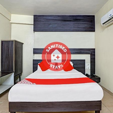 Oyo 82461 Hotel Darshan Banquet And Rooms Surat Esterno foto