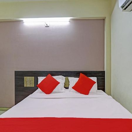 Oyo 82461 Hotel Darshan Banquet And Rooms Surat Esterno foto
