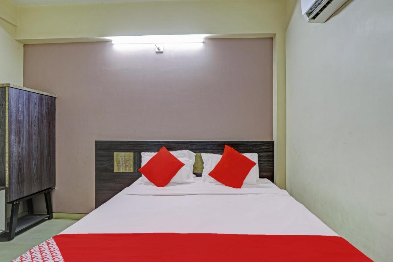Oyo 82461 Hotel Darshan Banquet And Rooms Surat Esterno foto