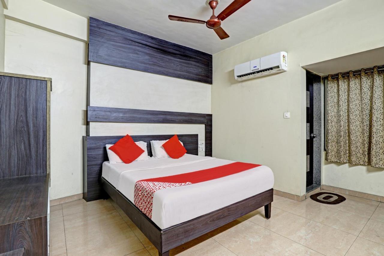 Oyo 82461 Hotel Darshan Banquet And Rooms Surat Esterno foto