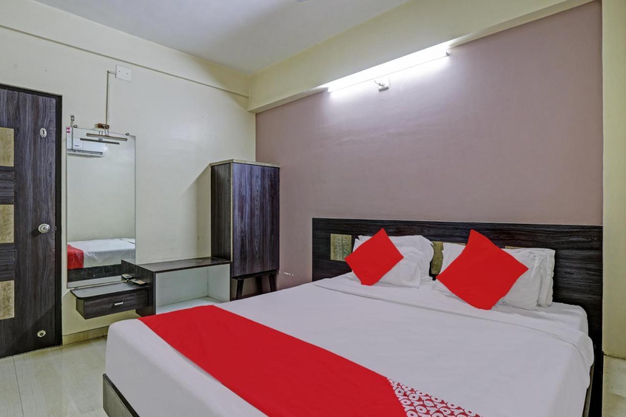 Oyo 82461 Hotel Darshan Banquet And Rooms Surat Esterno foto