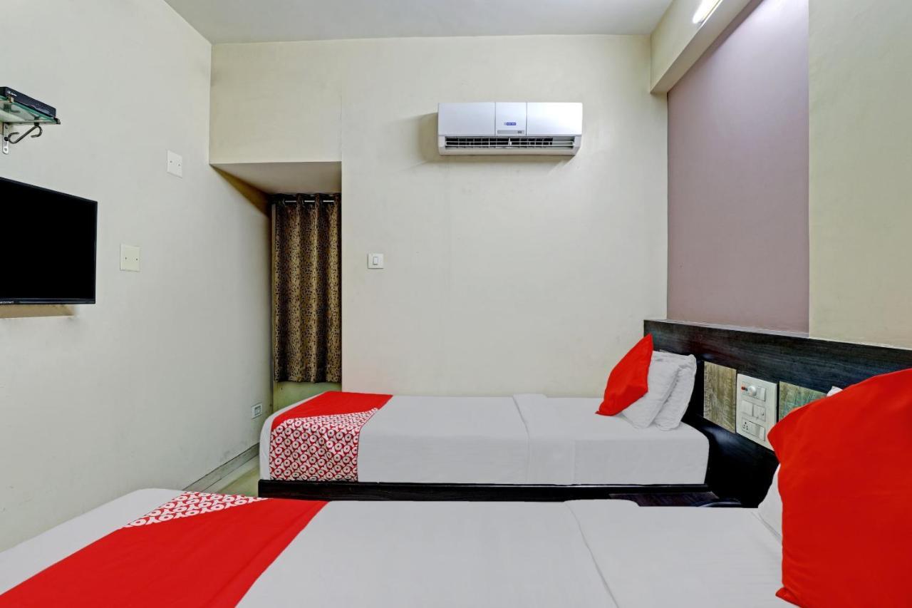 Oyo 82461 Hotel Darshan Banquet And Rooms Surat Esterno foto