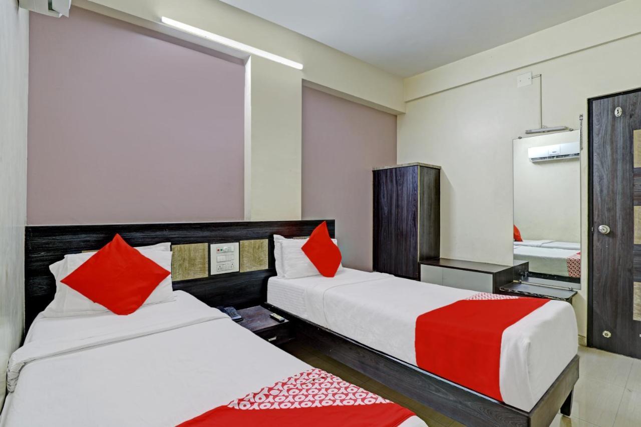 Oyo 82461 Hotel Darshan Banquet And Rooms Surat Esterno foto