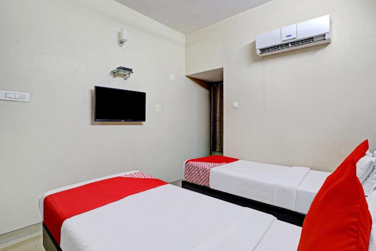 Oyo 82461 Hotel Darshan Banquet And Rooms Surat Esterno foto