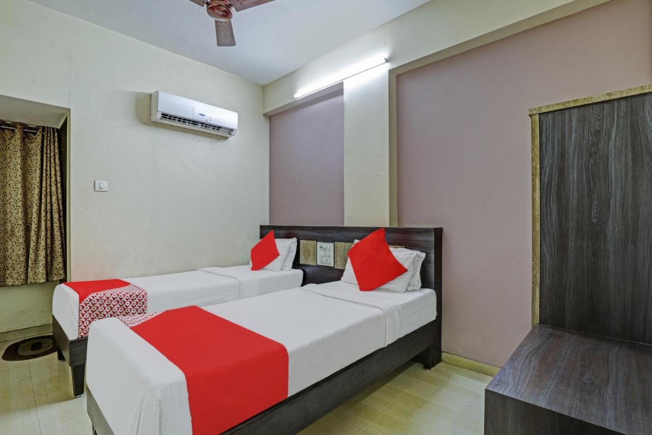 Oyo 82461 Hotel Darshan Banquet And Rooms Surat Esterno foto
