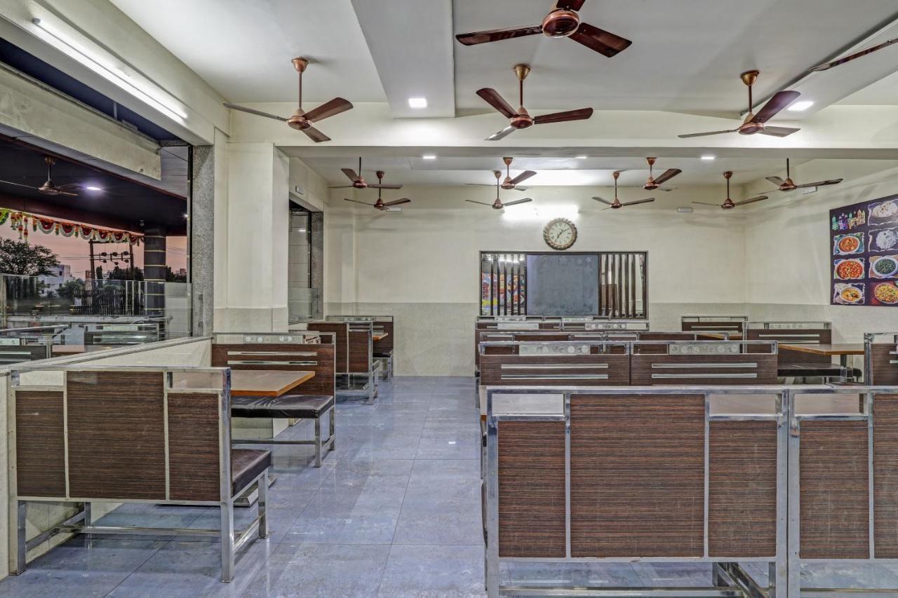 Oyo 82461 Hotel Darshan Banquet And Rooms Surat Esterno foto