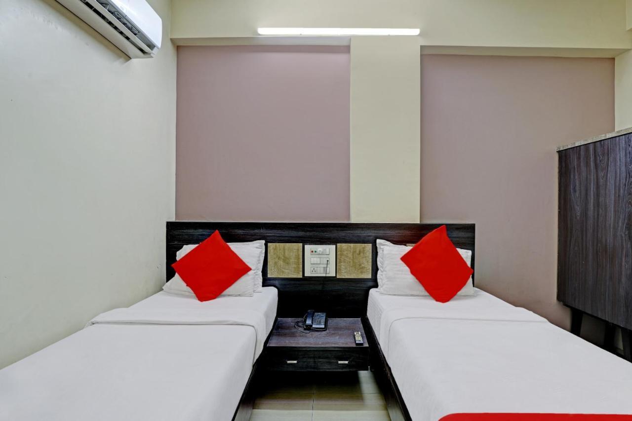 Oyo 82461 Hotel Darshan Banquet And Rooms Surat Esterno foto